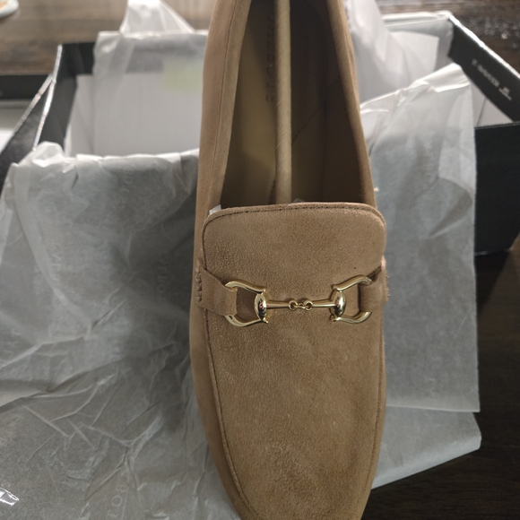 New In Boz Talbots Womens 9M Tan Suede Loafers with Gold Buckle - Picture 5 of 13